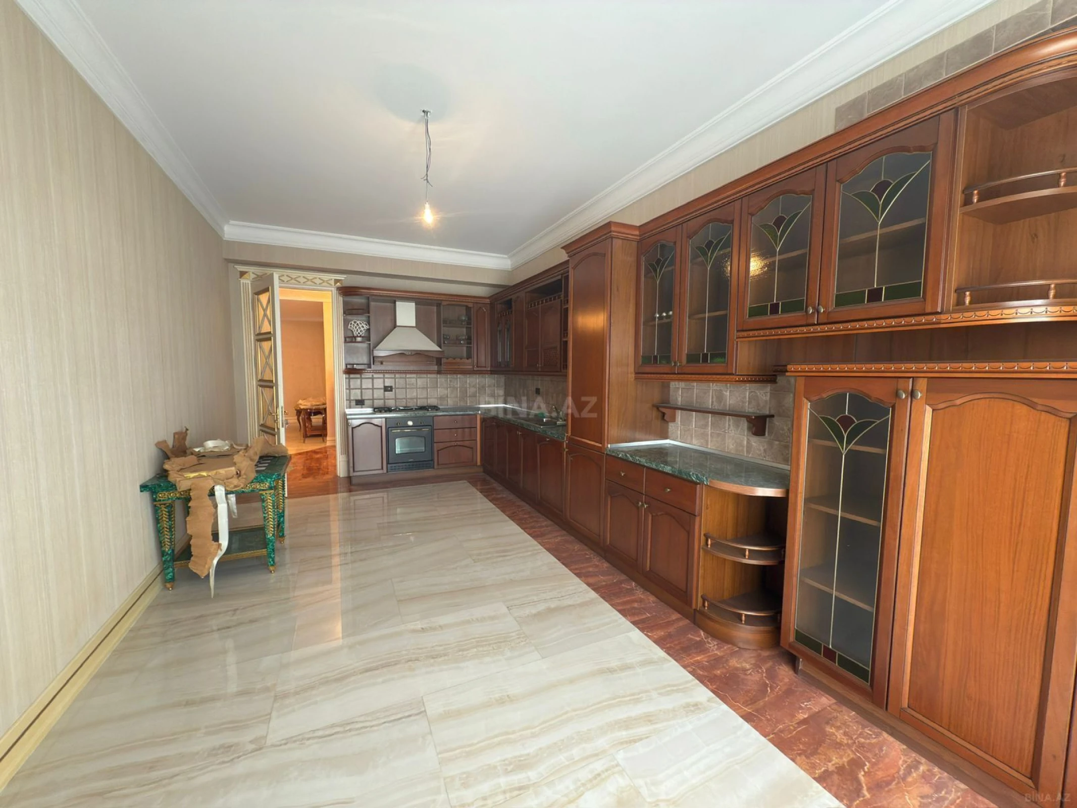 Satılır 4 otaqlı mənzil 250 m²