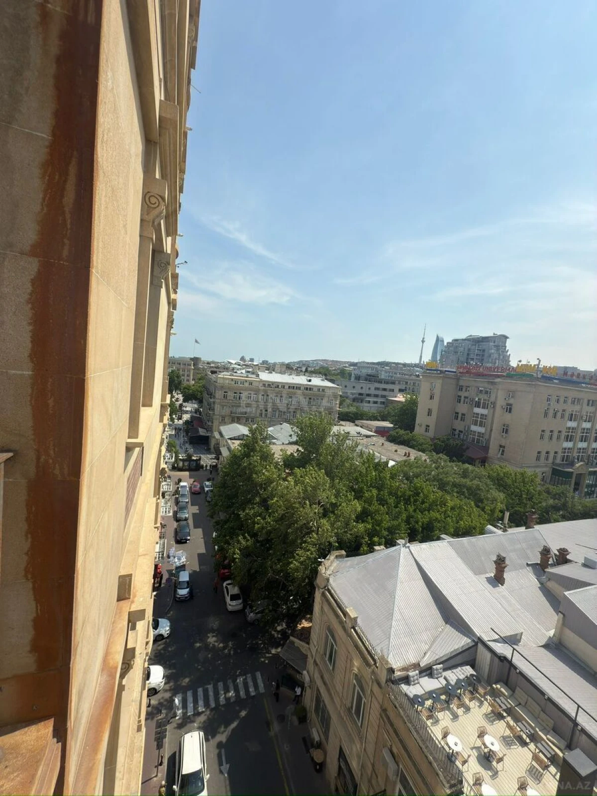 Satılır 4 otaqlı mənzil 250 m²