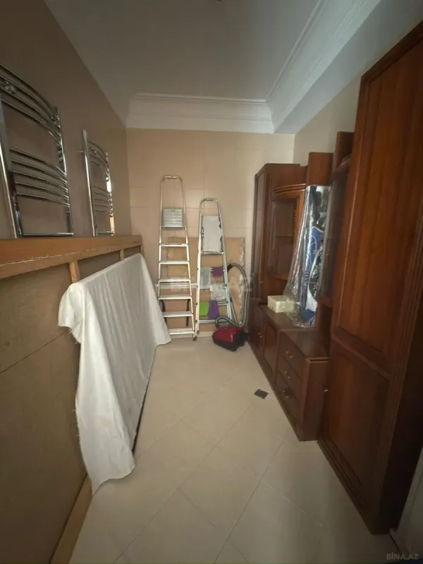 Satılır 4 otaqlı mənzil 250 m²