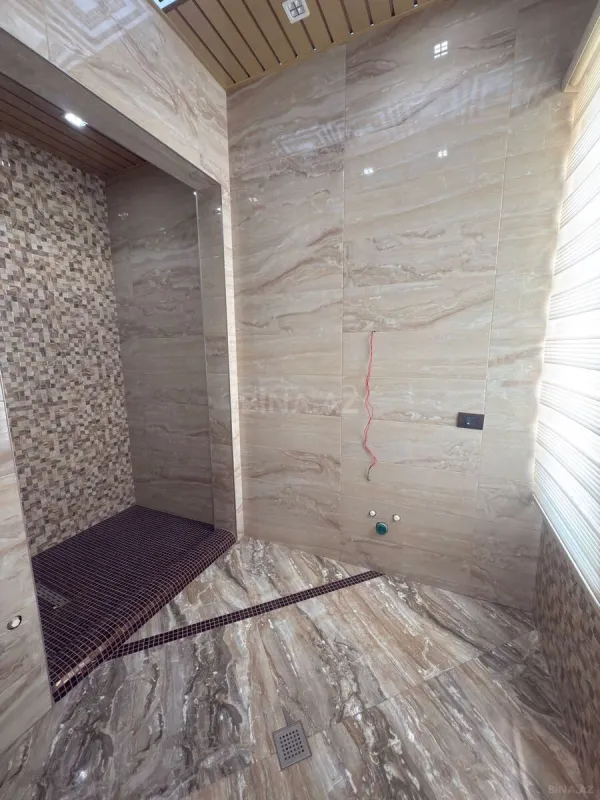 Satılır 4 otaqlı mənzil 250 m²