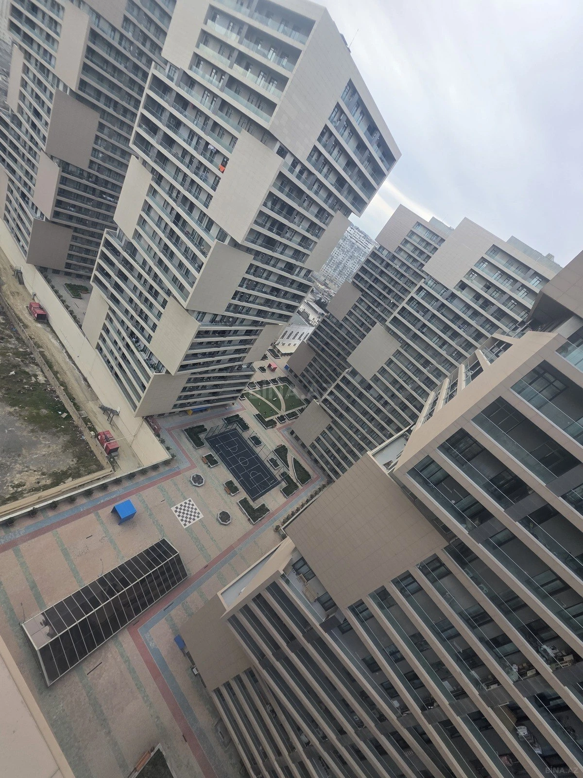 Satılır 3 otaqlı mənzil 148 m²