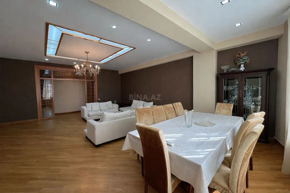 Satılır 4 otaqlı mənzil 205 m²