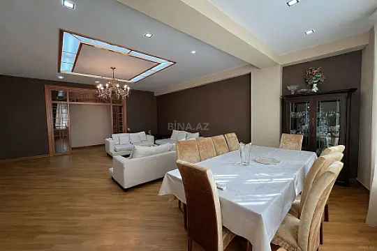 Satılır 4 otaqlı mənzil 205 m²