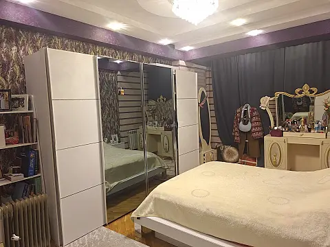 Satılır 3 otaqlı mənzil 125 m²