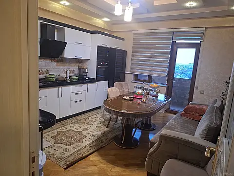 Satılır 3 otaqlı mənzil 125 m²