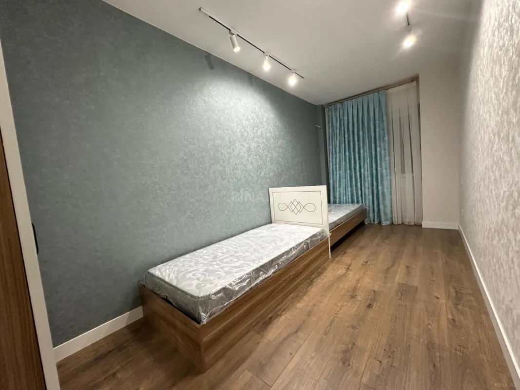Satılır 3 otaqlı mənzil 137 m²