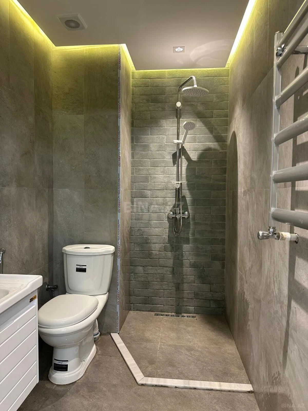 Satılır 3 otaqlı mənzil 137 m²