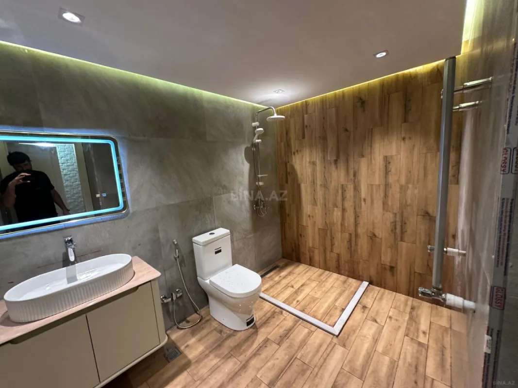 Satılır 3 otaqlı mənzil 137 m²
