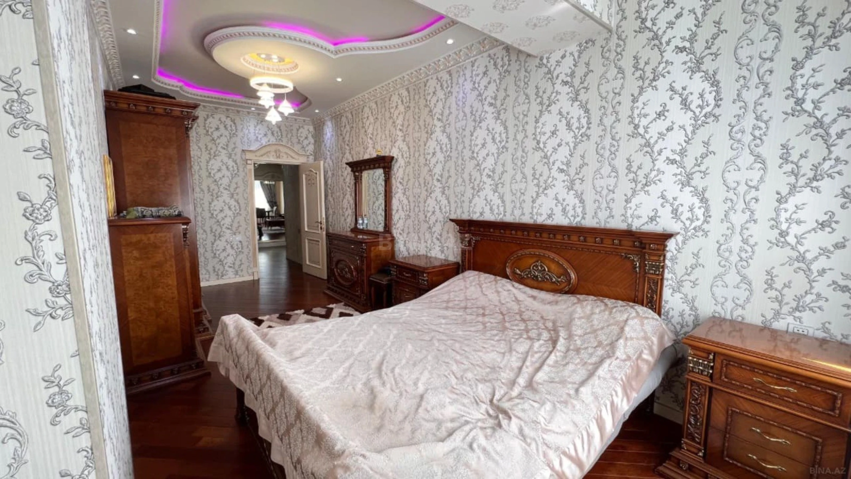 Satılır 4 otaqlı mənzil 168 m²