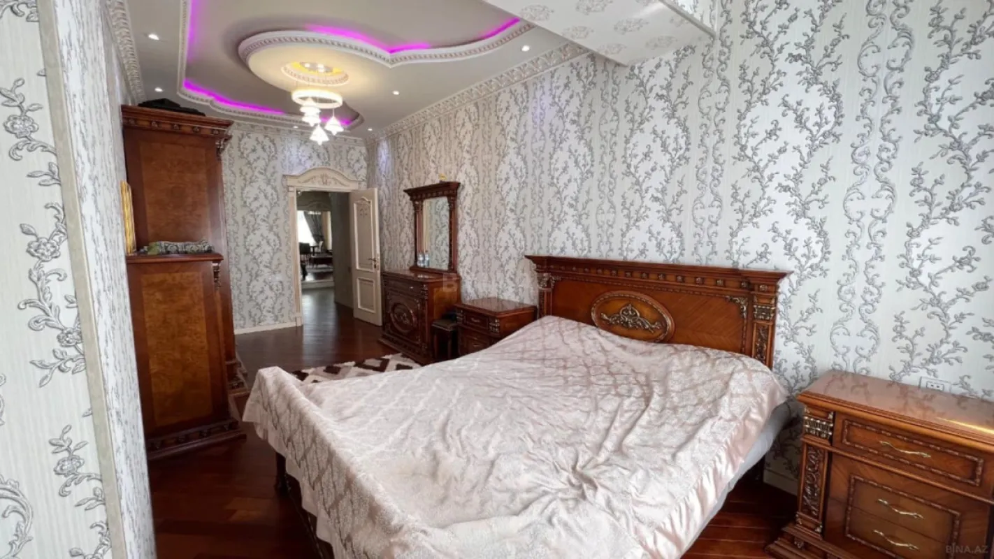 Satılır 4 otaqlı mənzil 168 m²