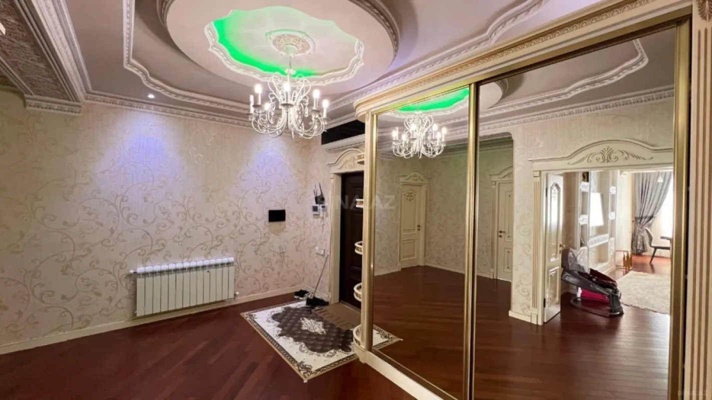 Satılır 4 otaqlı mənzil 168 m²