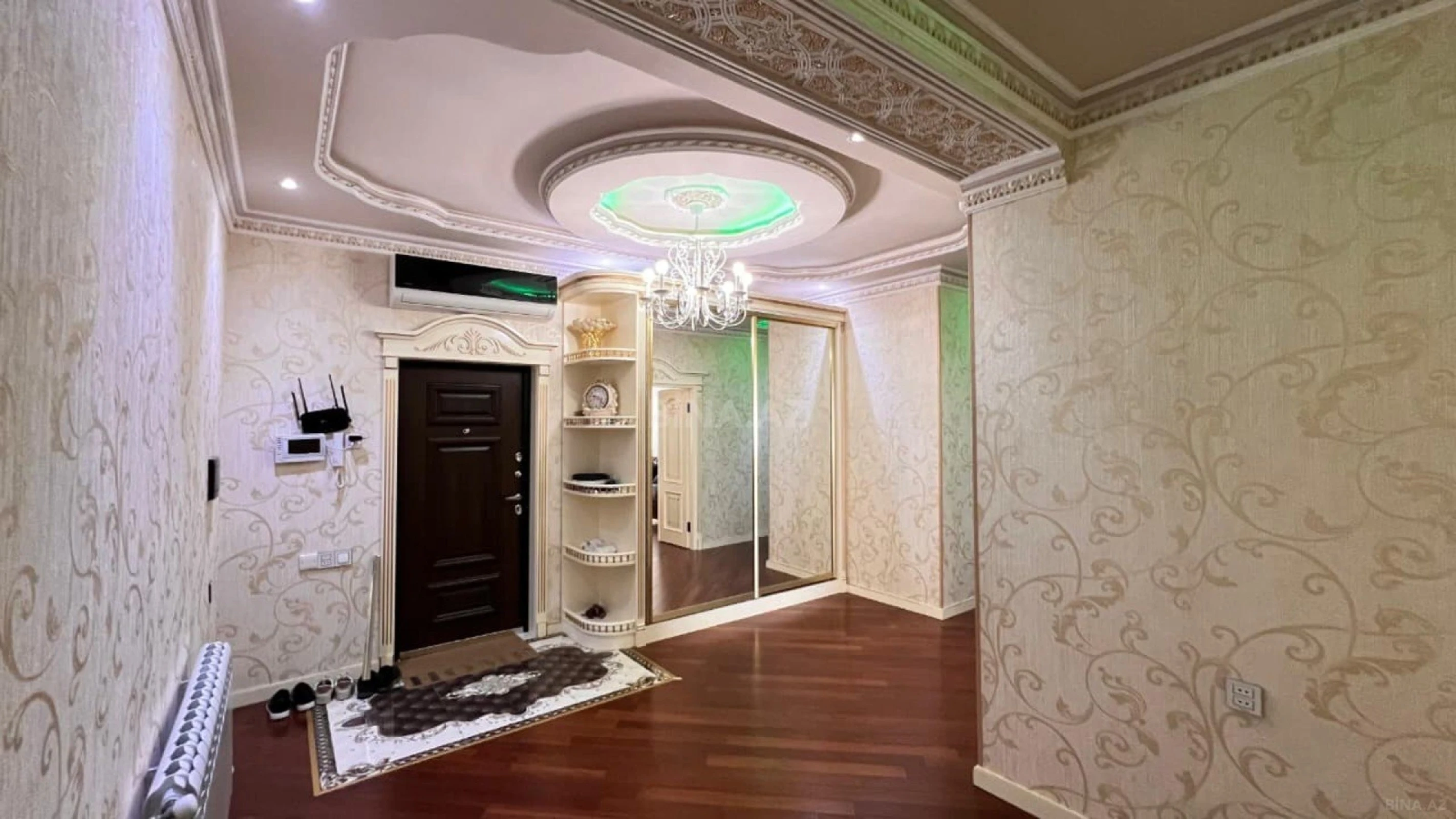 Satılır 4 otaqlı mənzil 168 m²