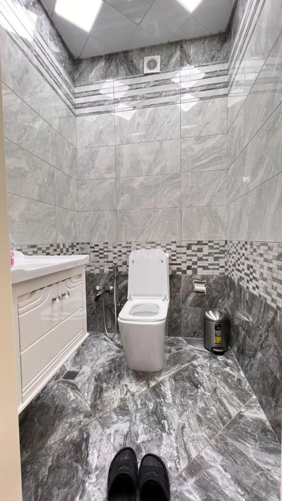 Satılır 4 otaqlı mənzil 168 m²