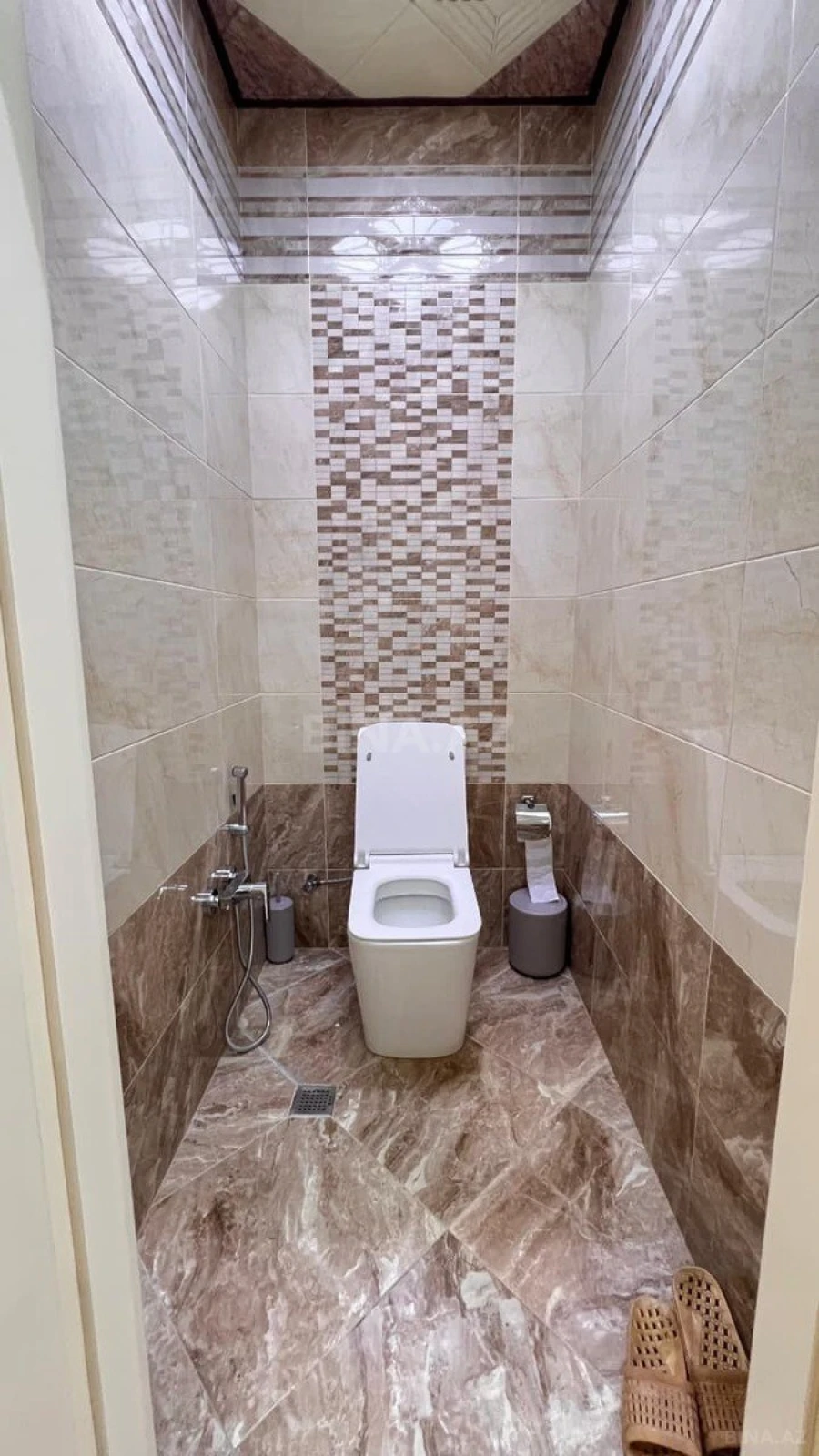 Satılır 4 otaqlı mənzil 168 m²