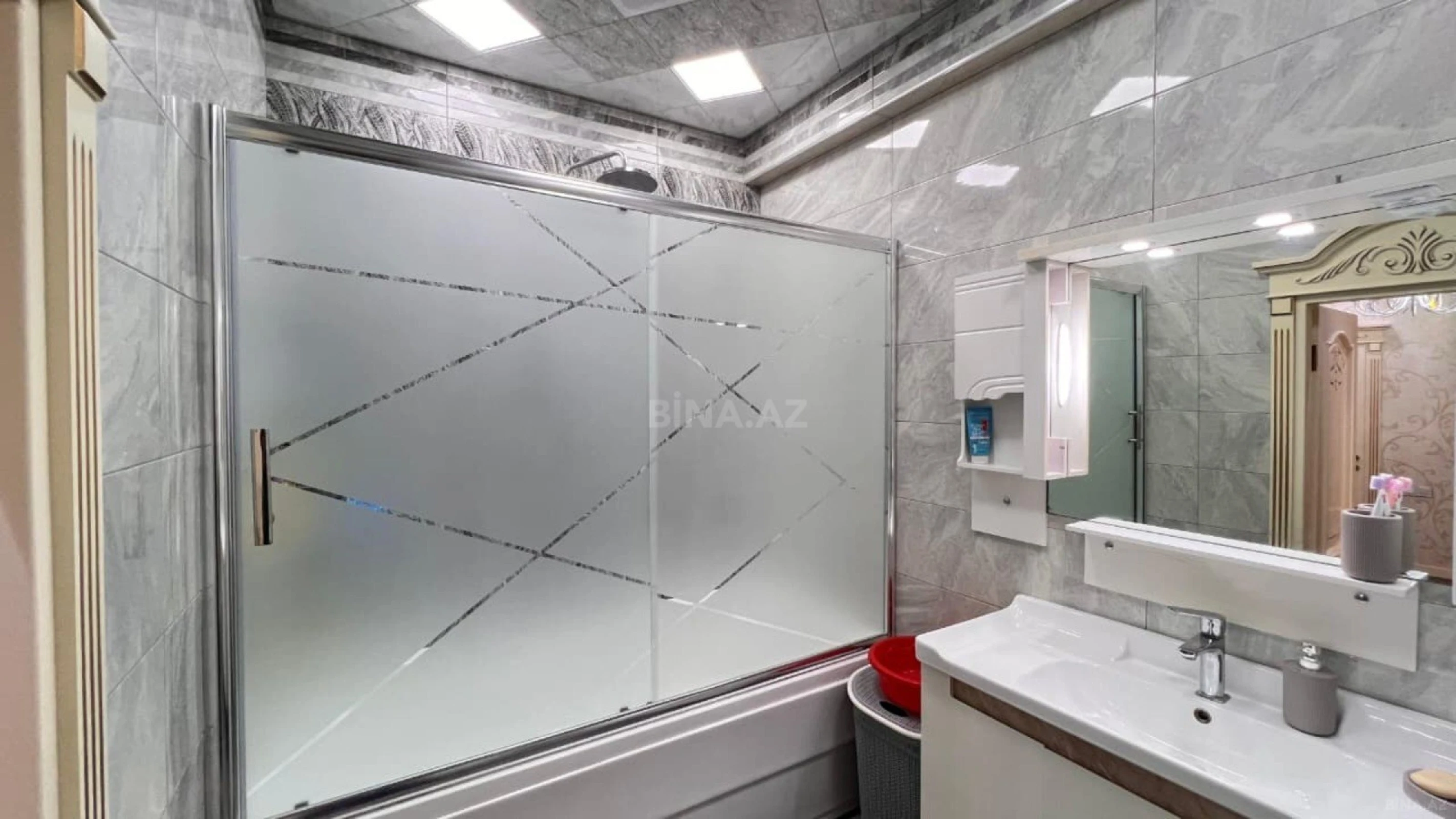 Satılır 4 otaqlı mənzil 168 m²