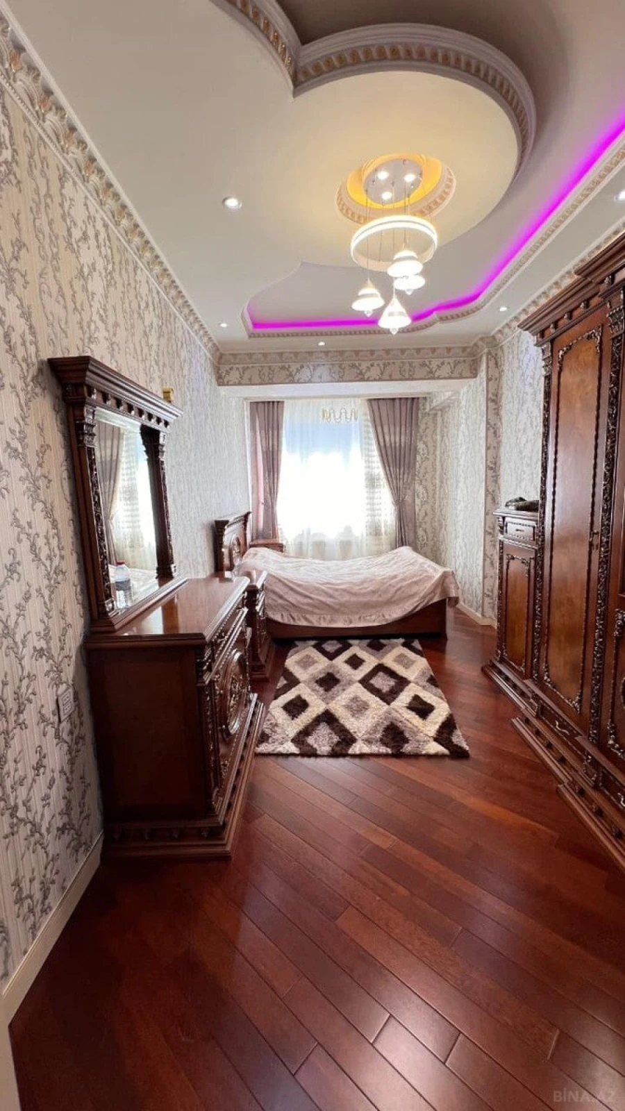 Satılır 4 otaqlı mənzil 168 m²