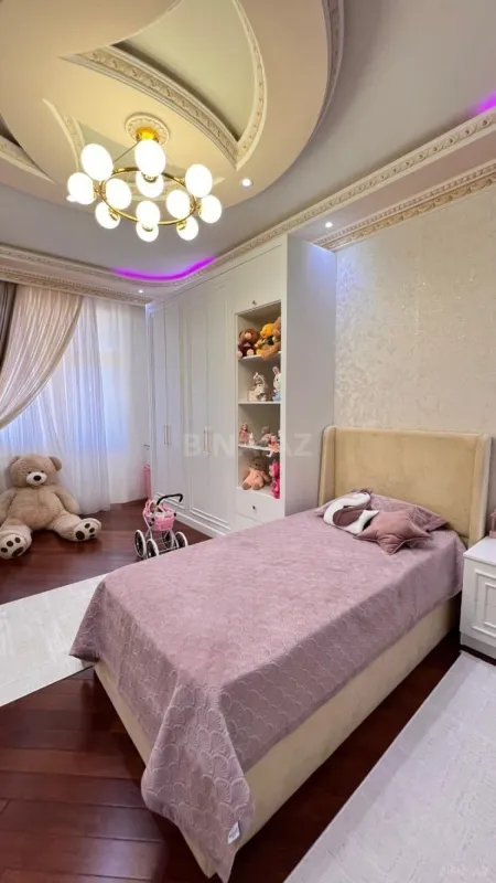 Satılır 4 otaqlı mənzil 168 m²