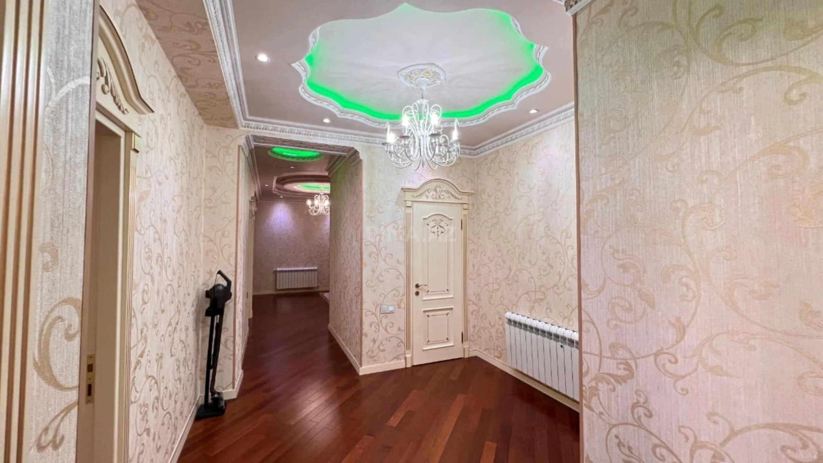 Satılır 4 otaqlı mənzil 168 m²