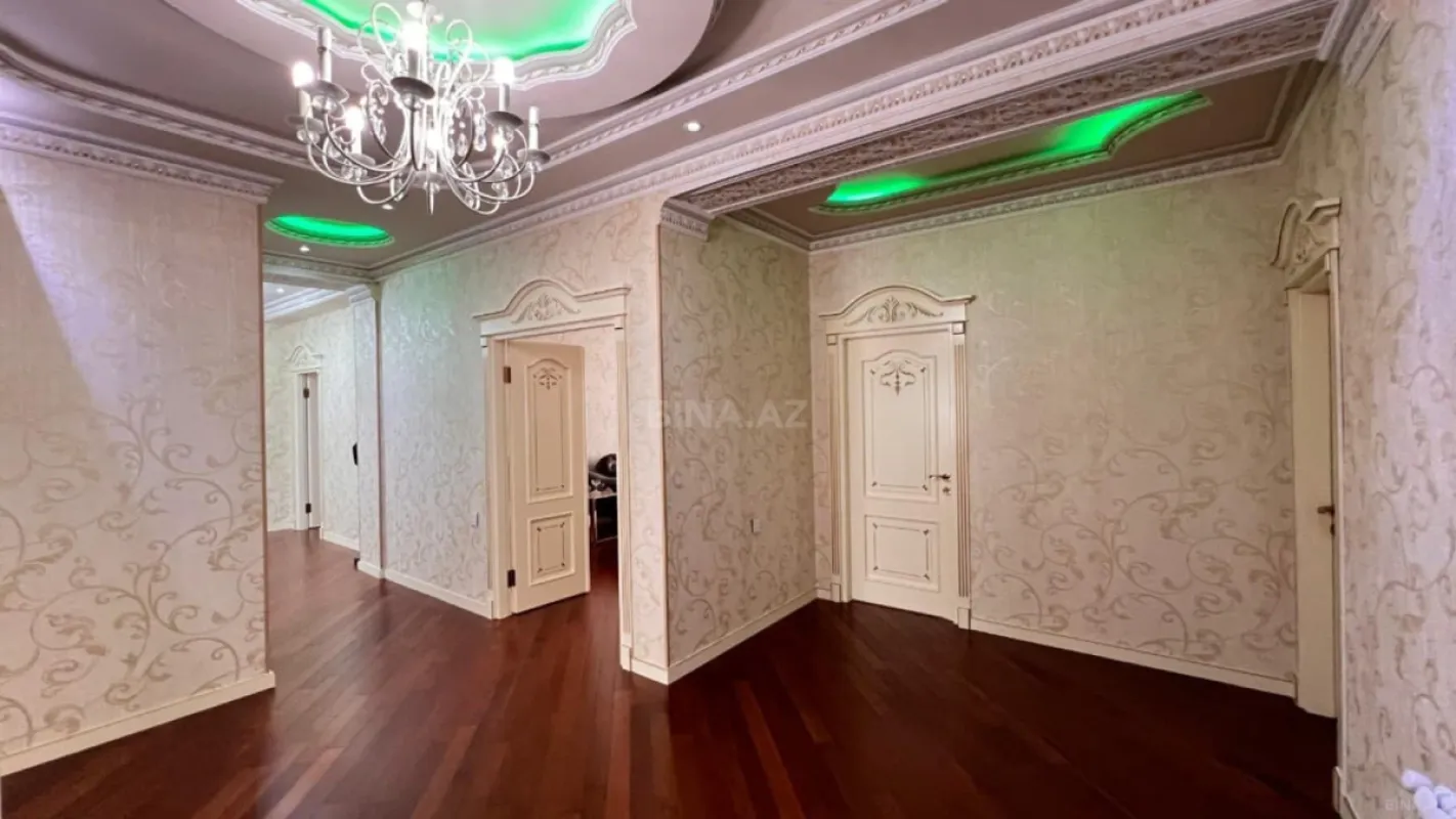 Satılır 4 otaqlı mənzil 168 m²