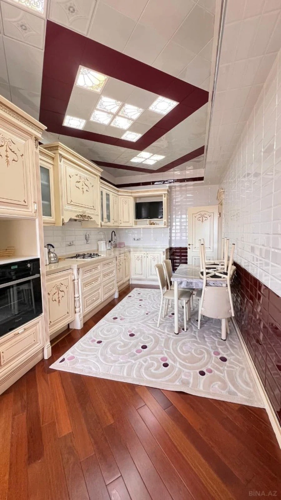 Satılır 4 otaqlı mənzil 168 m²