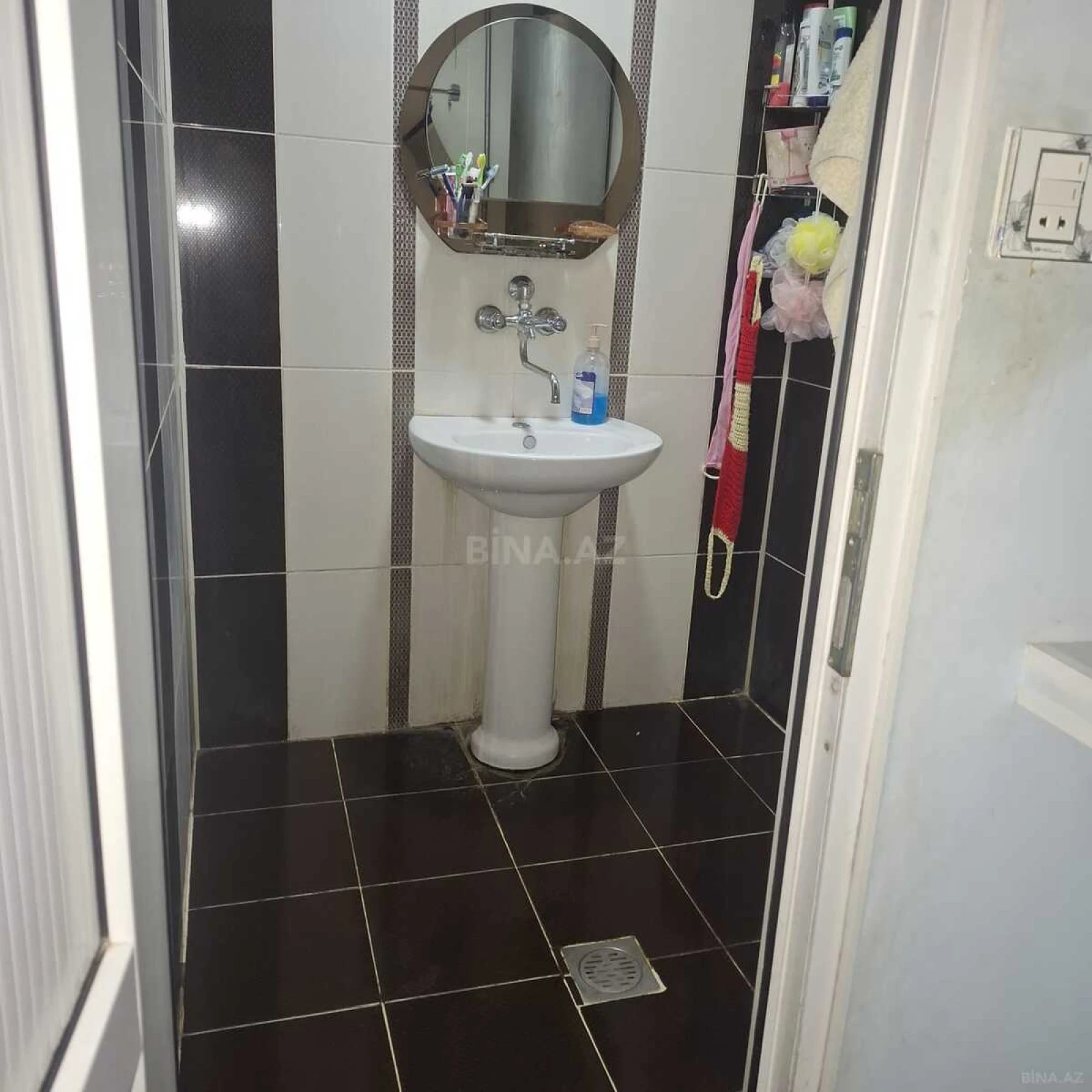 Satılır 4 otaqlı mənzil 93 m²