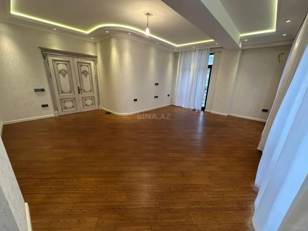 Satılır 3 otaqlı mənzil 140 m²