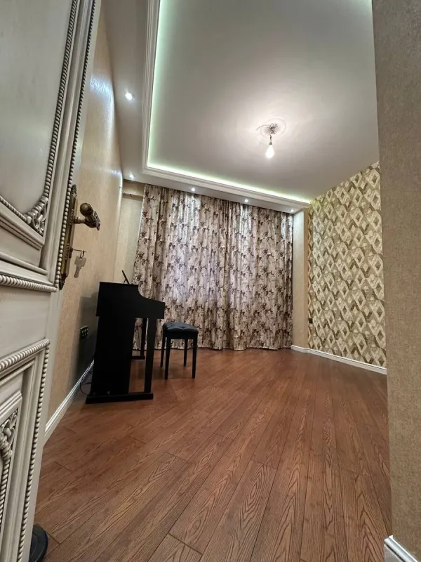 Satılır 3 otaqlı mənzil 140 m²