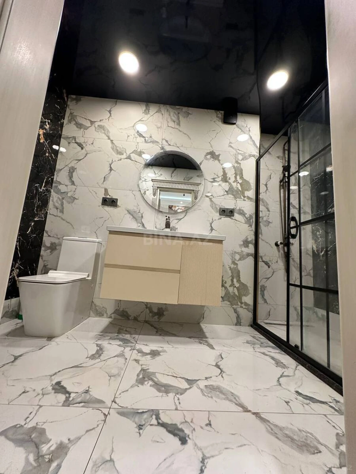 Satılır 3 otaqlı mənzil 140 m²