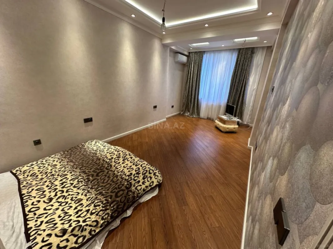 Satılır 3 otaqlı mənzil 140 m²