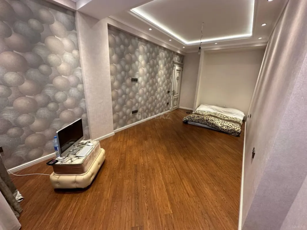 Satılır 3 otaqlı mənzil 140 m²