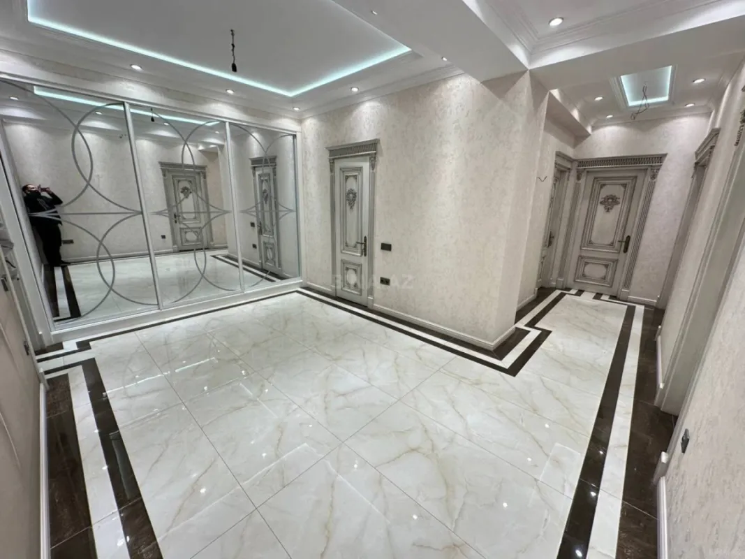 Satılır 3 otaqlı mənzil 140 m²