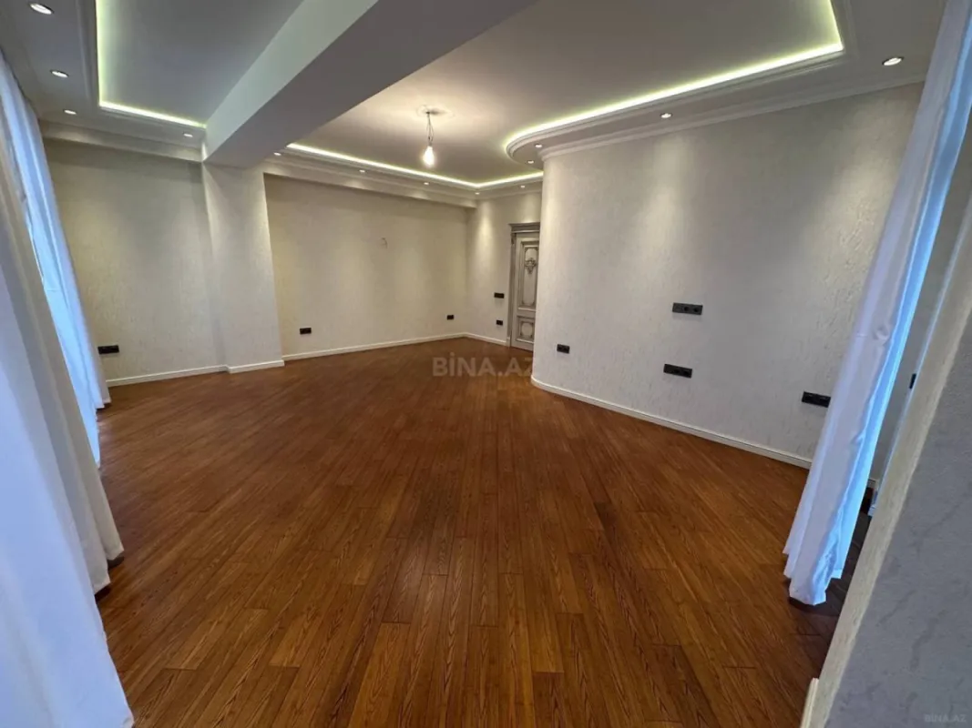 Satılır 3 otaqlı mənzil 140 m²