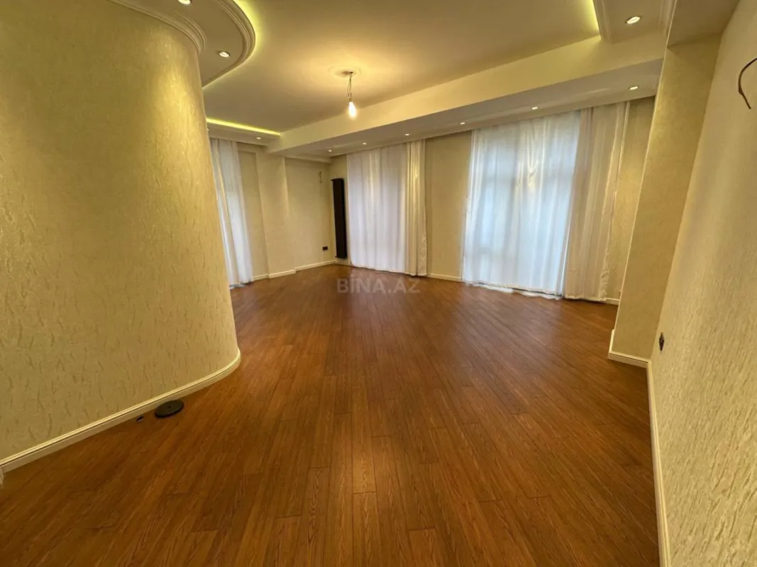 Satılır 3 otaqlı mənzil 140 m²