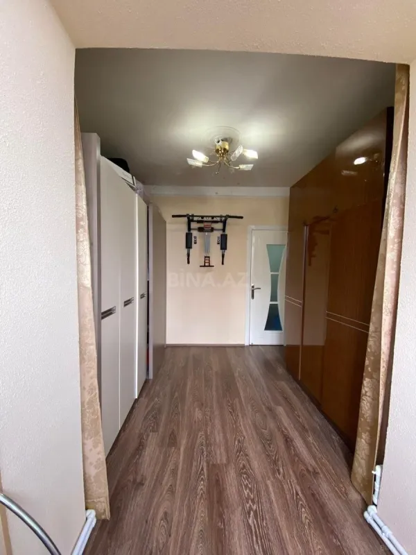 Satılır 5 otaqlı mənzil 112 m²