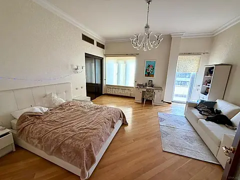 Satılır 5 otaqlı mənzil 390 m²