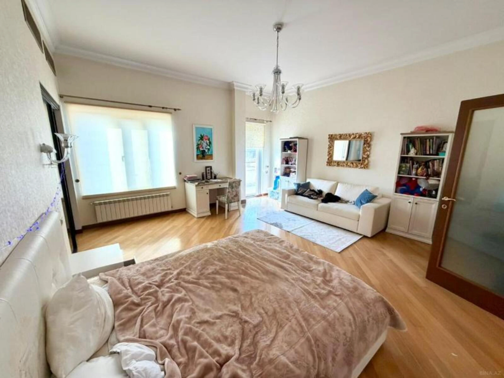 Satılır 5 otaqlı mənzil 390 m²