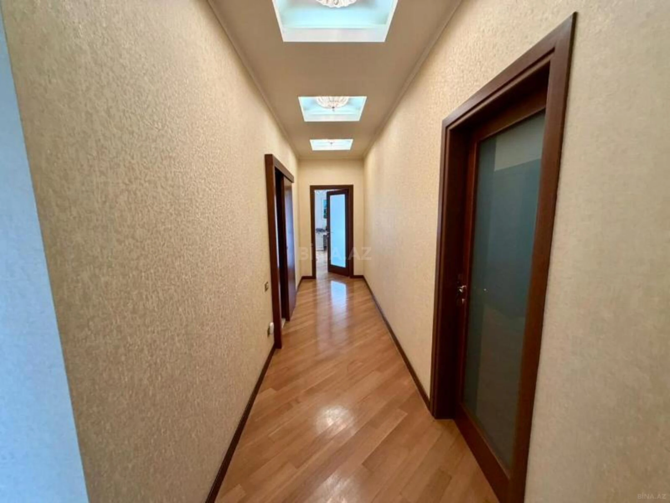 Satılır 5 otaqlı mənzil 390 m²