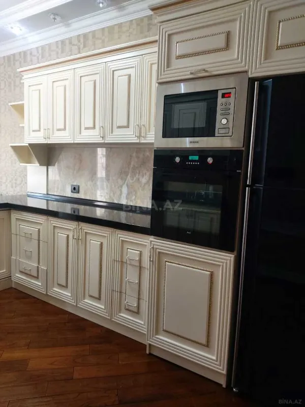 Satılır 3 otaqlı mənzil 156 m²