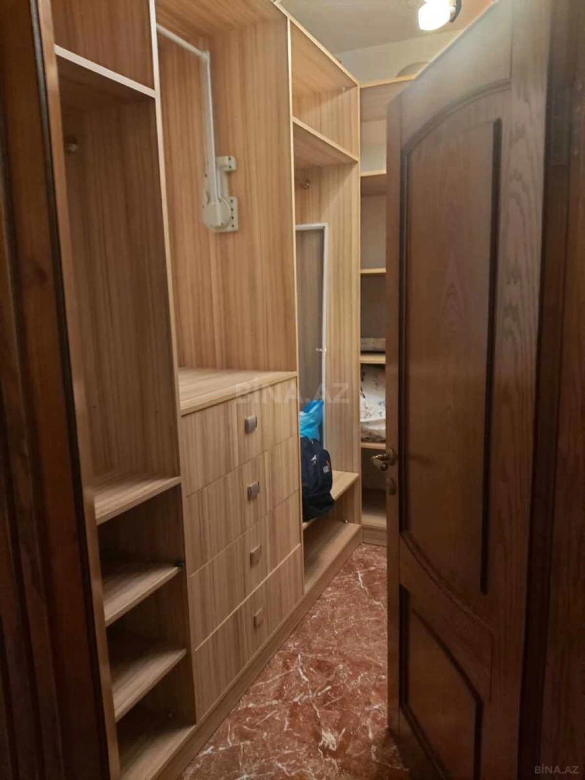 Satılır 3 otaqlı mənzil 156 m²