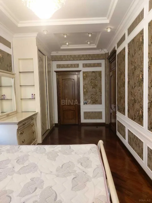 Satılır 3 otaqlı mənzil 156 m²
