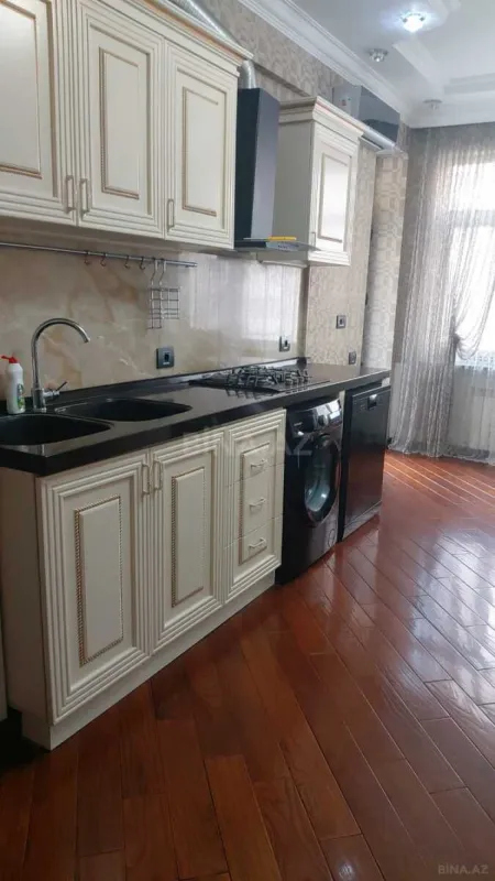 Satılır 3 otaqlı mənzil 156 m²