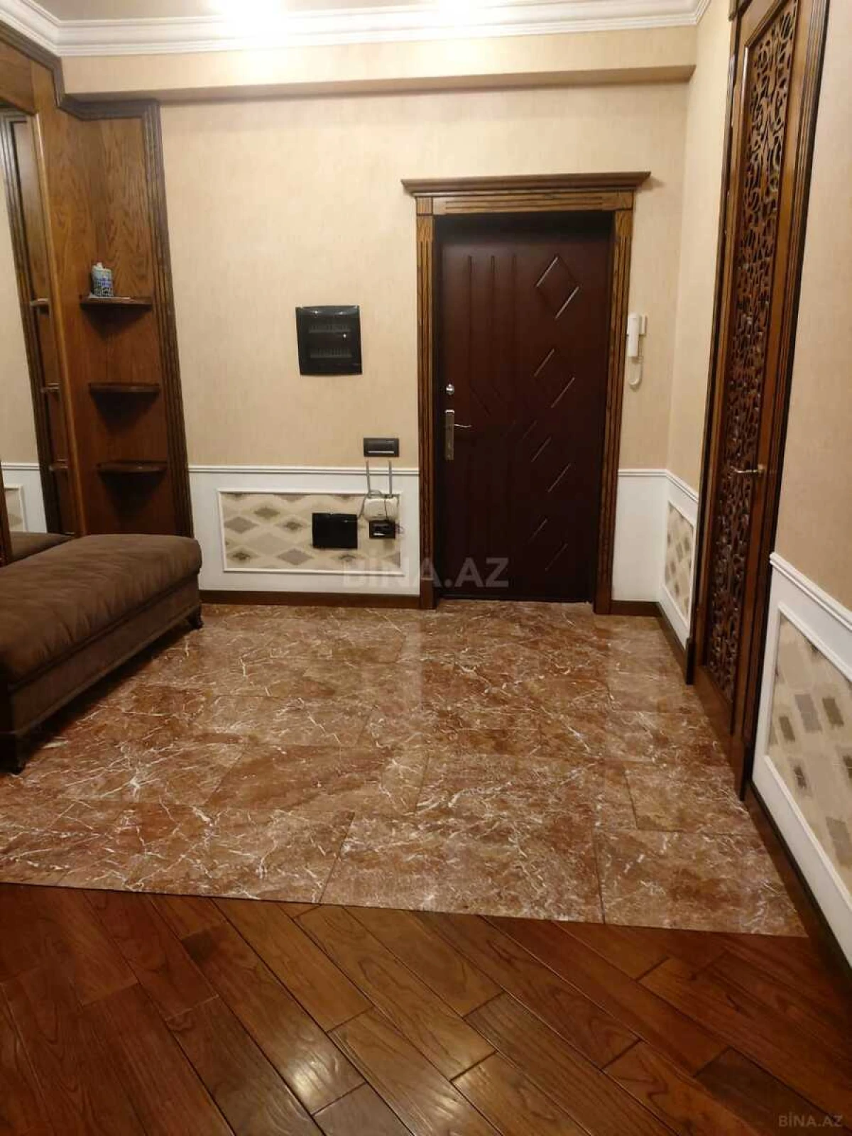 Satılır 3 otaqlı mənzil 156 m²