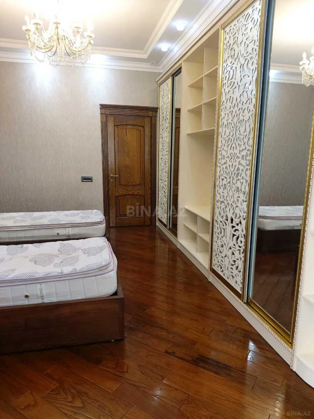 Satılır 3 otaqlı mənzil 156 m²