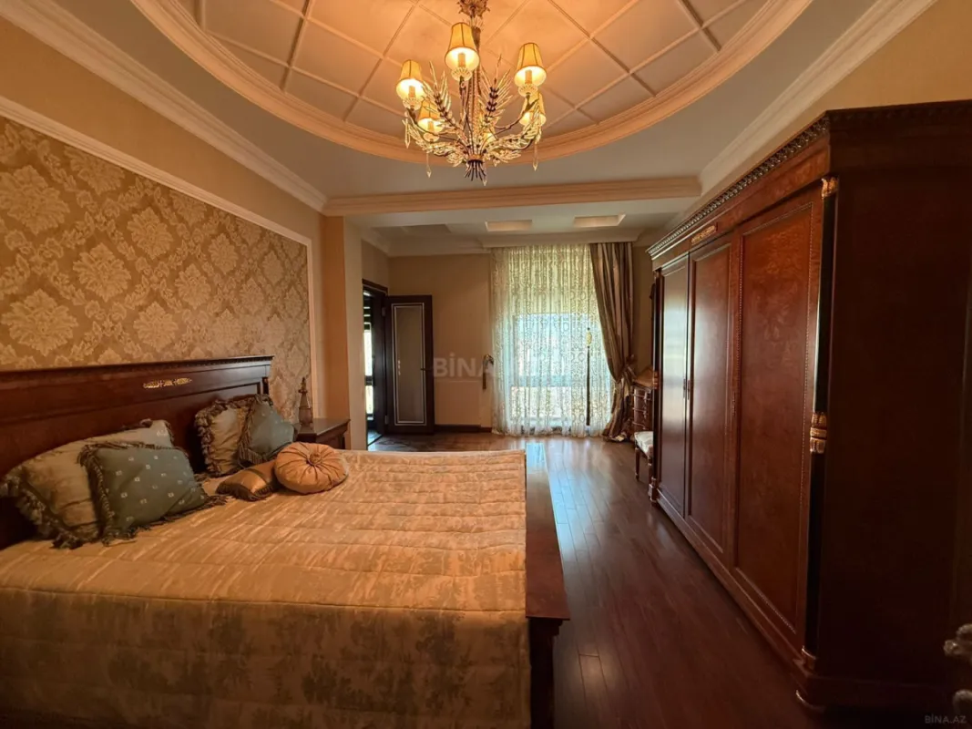 Satılır 4 otaqlı mənzil 200 m²