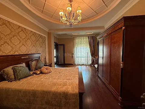 Satılır 4 otaqlı mənzil 200 m²
