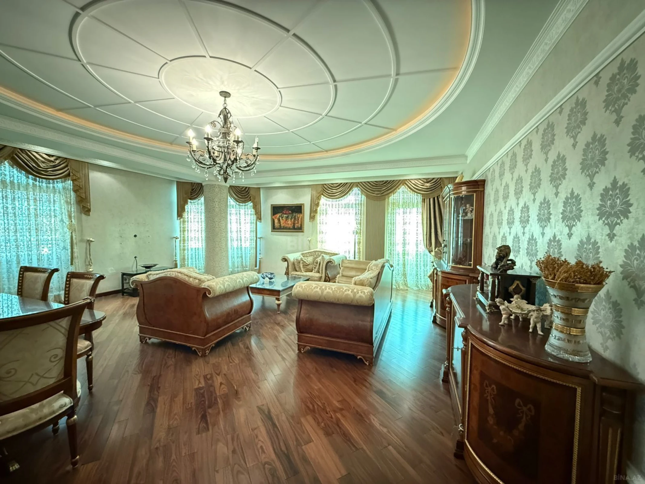 Satılır 4 otaqlı mənzil 200 m²