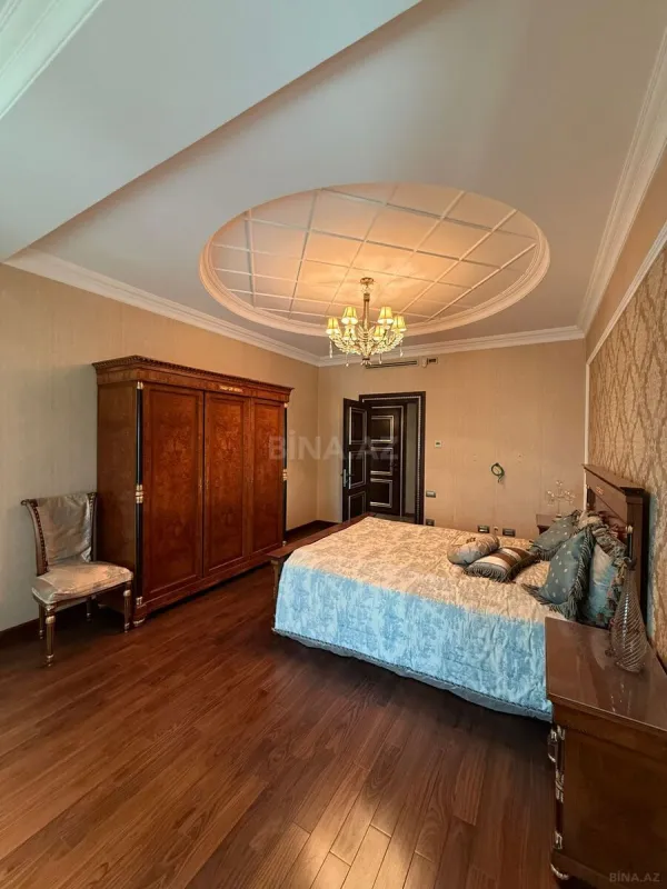 Satılır 4 otaqlı mənzil 200 m²