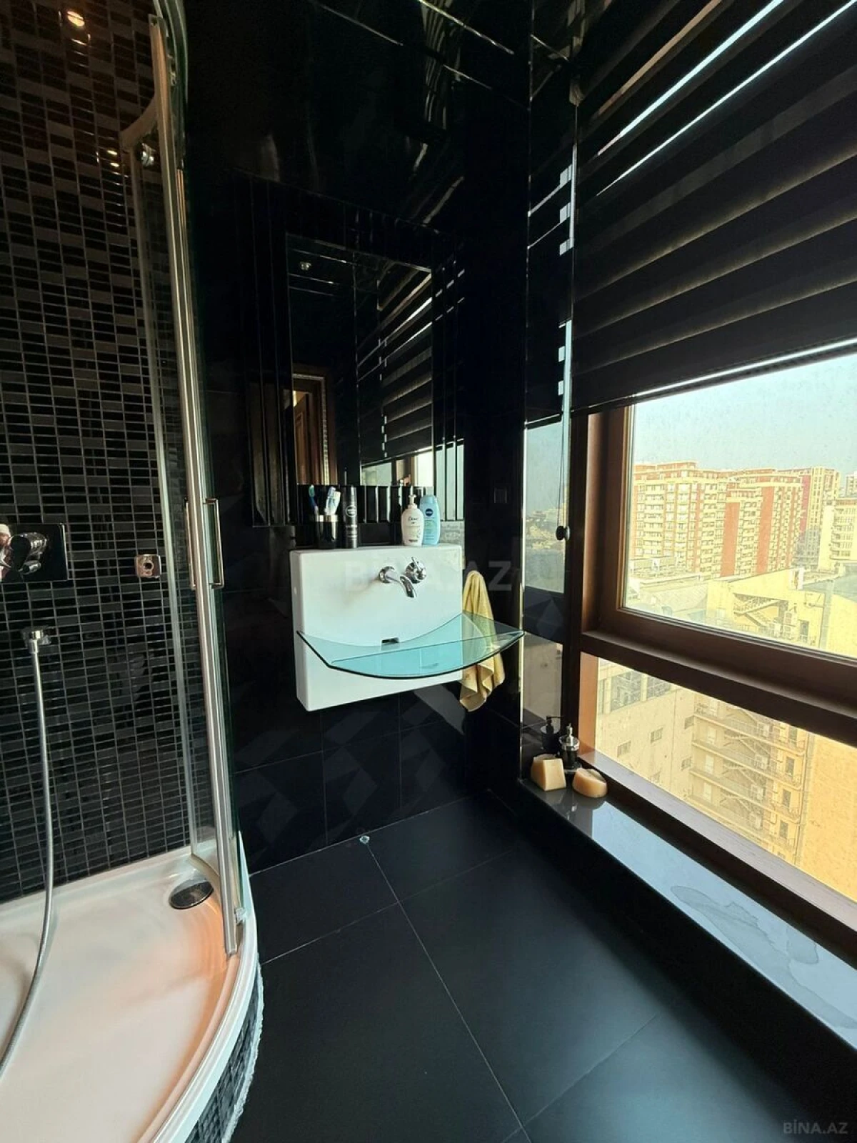 Satılır 4 otaqlı mənzil 200 m²