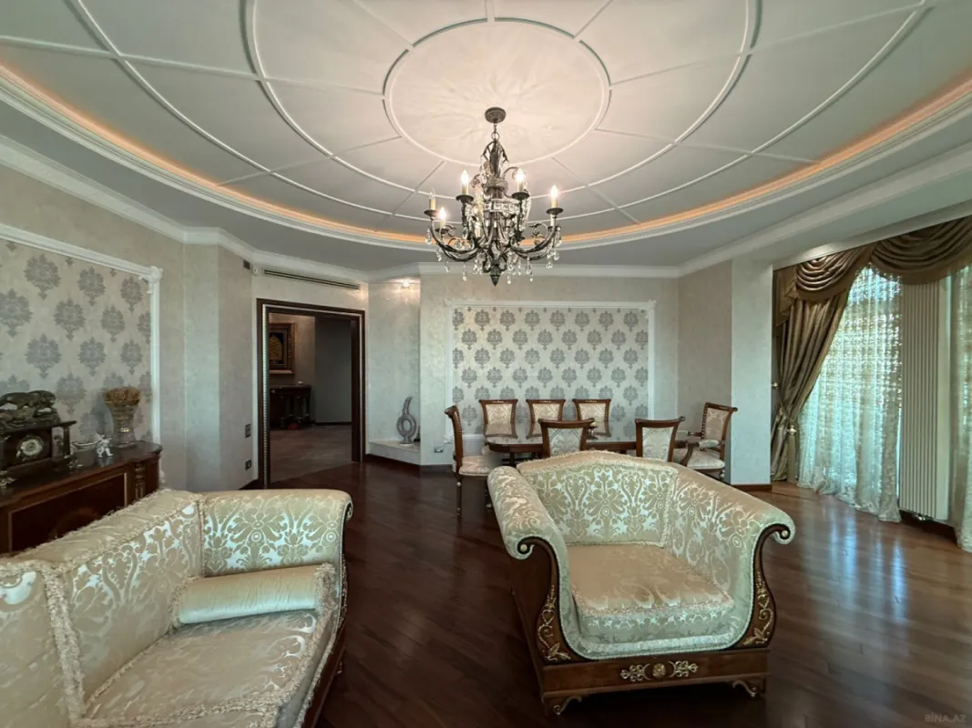 Satılır 4 otaqlı mənzil 200 m²
