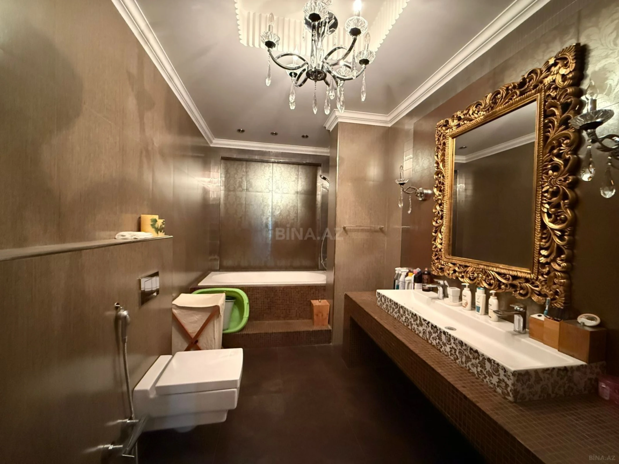 Satılır 4 otaqlı mənzil 200 m²